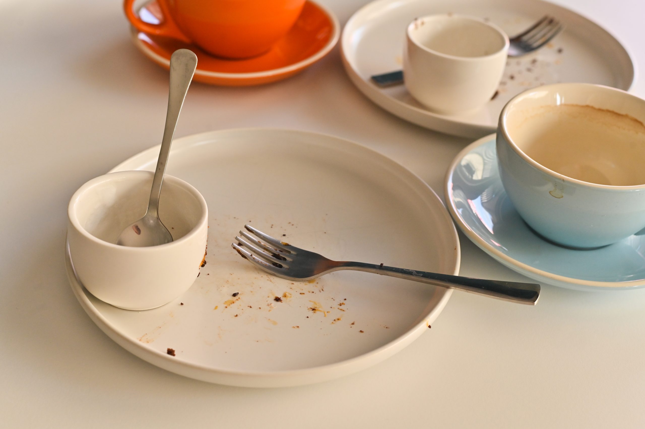 Cleanliness Matters: How to Leave Your Table Tidy in Coffee Shops 7 dirty dishes on the table in the cafe 2025 02 12 03 27 28 utc scaled